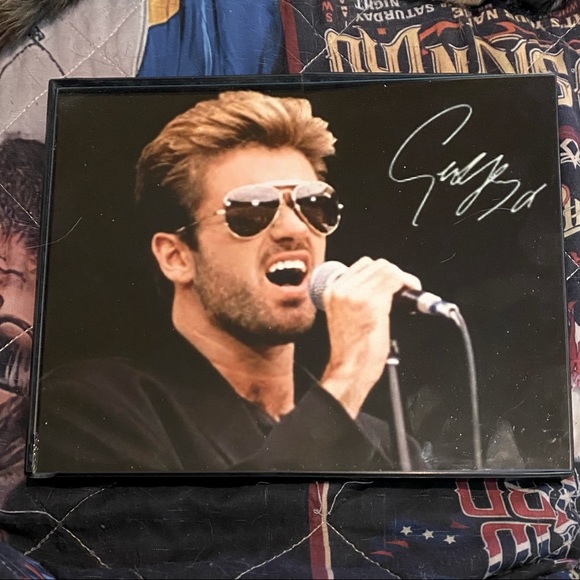 GEORGE MICHAEL Signed 8X10 Framed Photo NEW - Picture 1 of 6